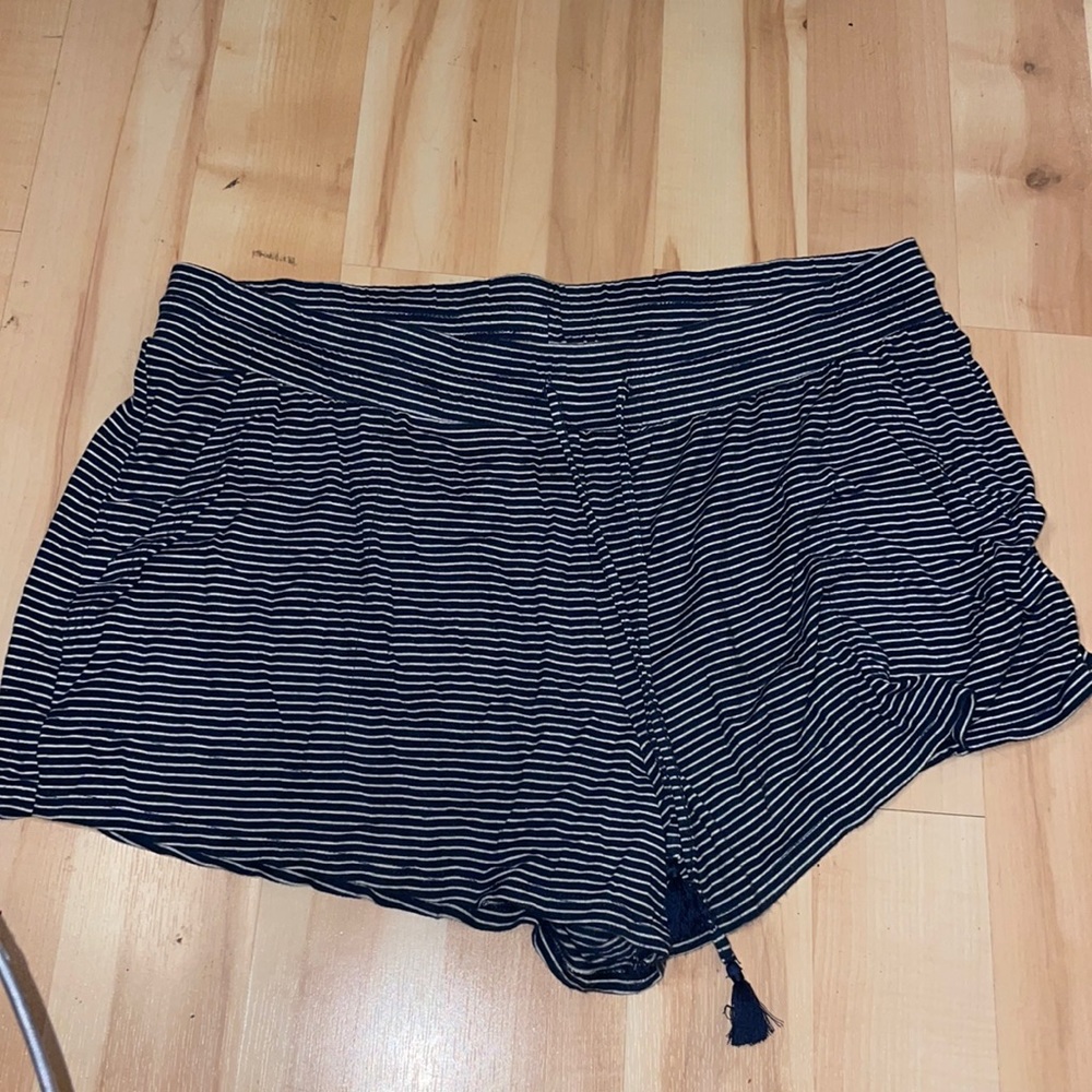 Stars above lounge shorts GUC